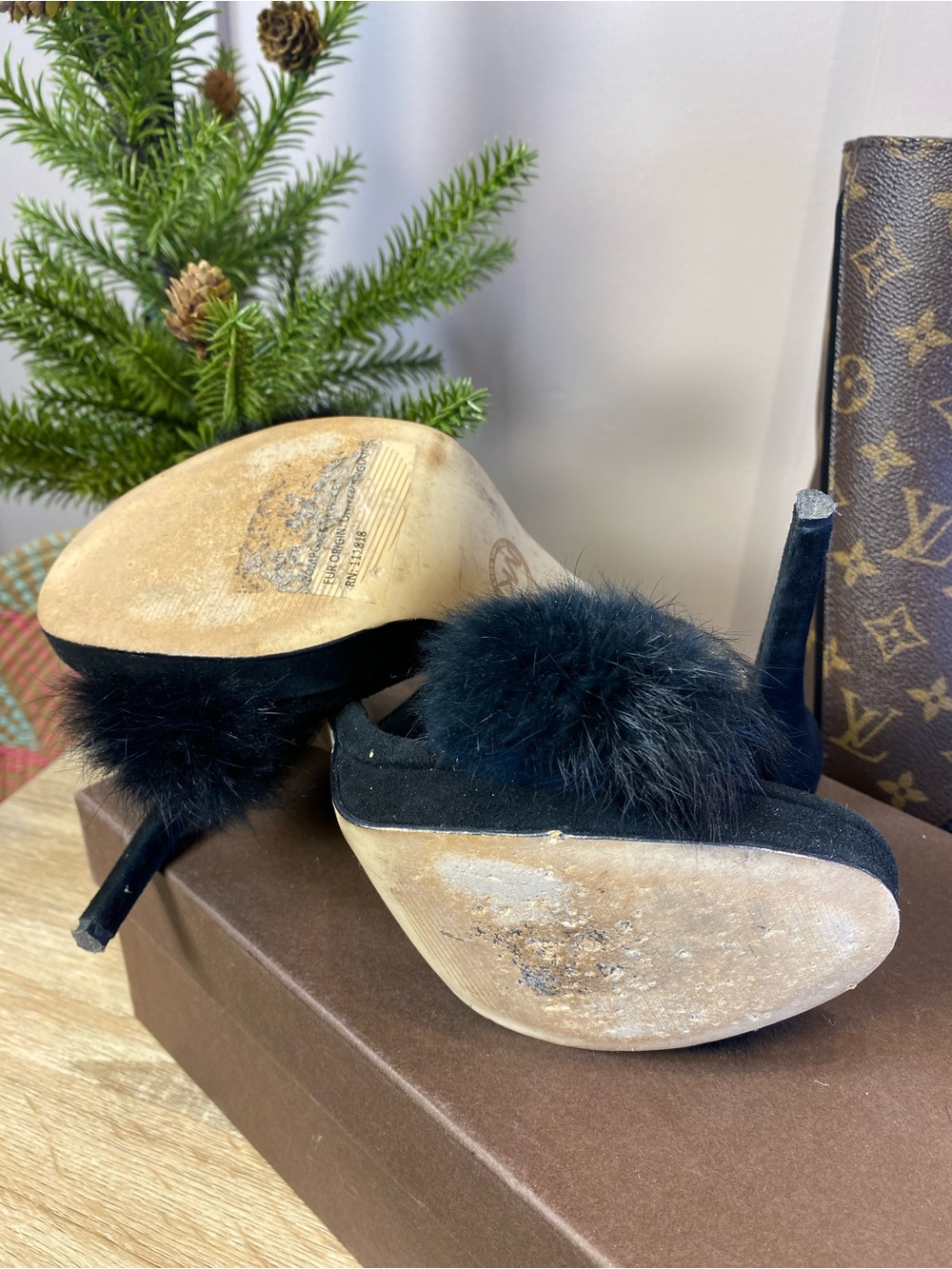 Michael Kors Faye Fur Sandal Suede Black Silver Charm Ankle Strap Open Toe 7.5M - Picture 7 of 10